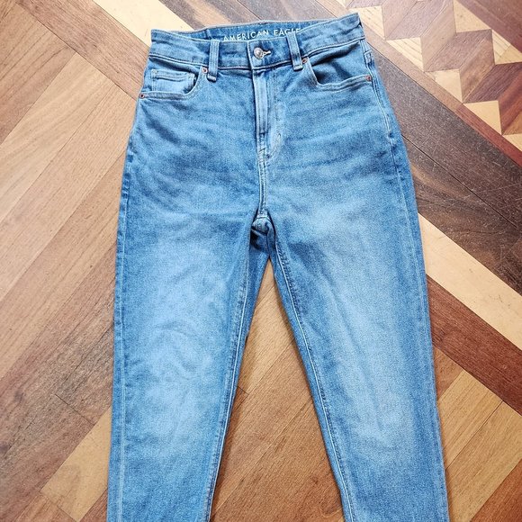 American Eagle Outfitters Light Wash "Mom Jean" Size 0 - Picture 4 of 16